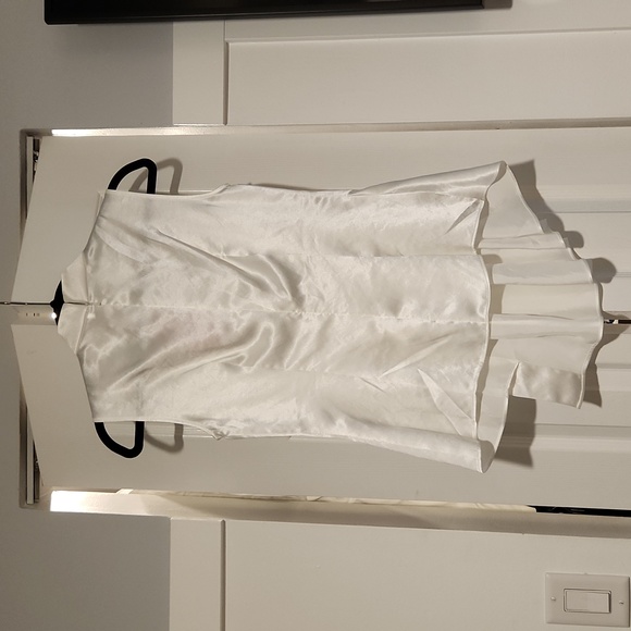 NWT Hugo Boss White Sleeveless Blouse US4 - Picture 2 of 4